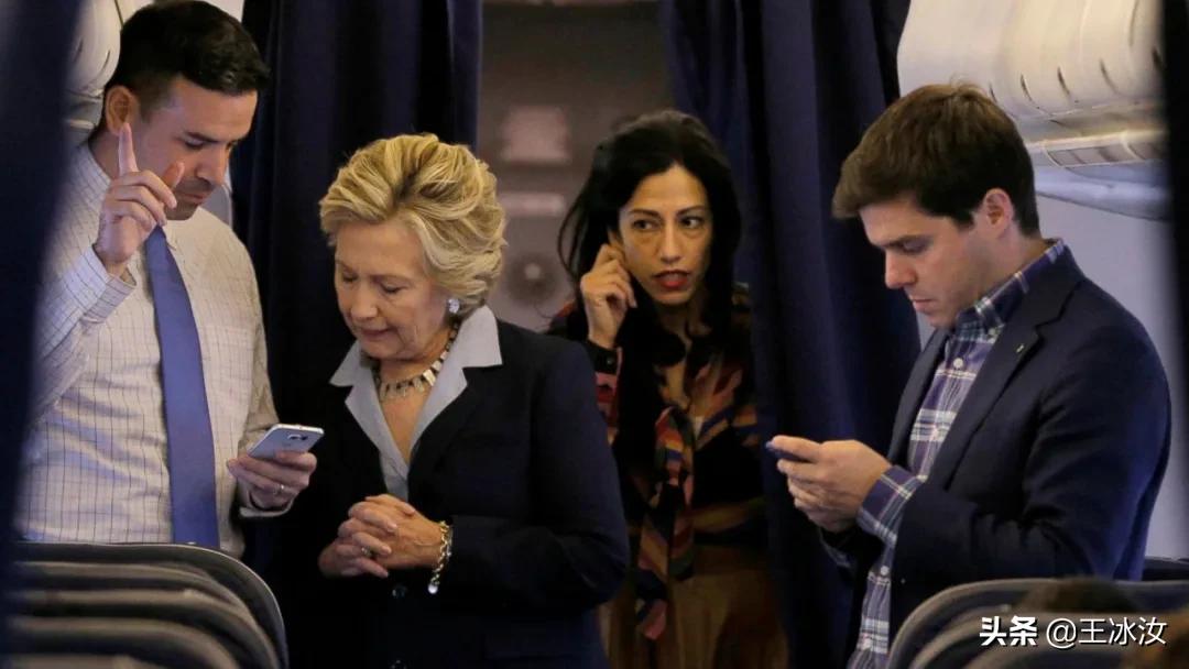 惨败给特朗普的那个夜晚，不服气的希拉里是如何熬过来的？