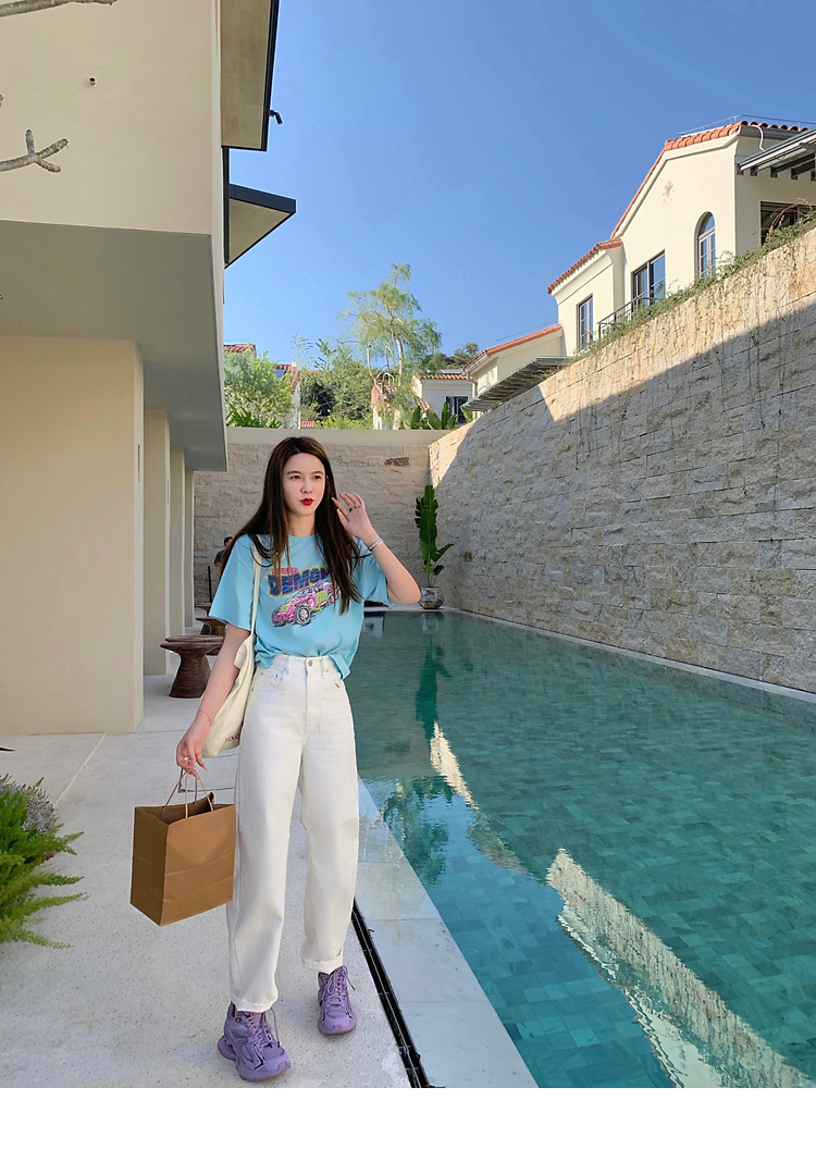 浅蓝色t恤搭配什么裤子男,浅蓝色t恤搭配什么颜色的裤子