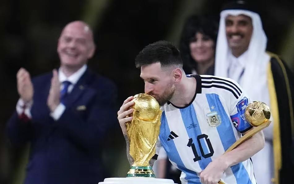 世界杯：法国输球之后抓内鬼？白人球员分功劳，黑人球员遭辱骂