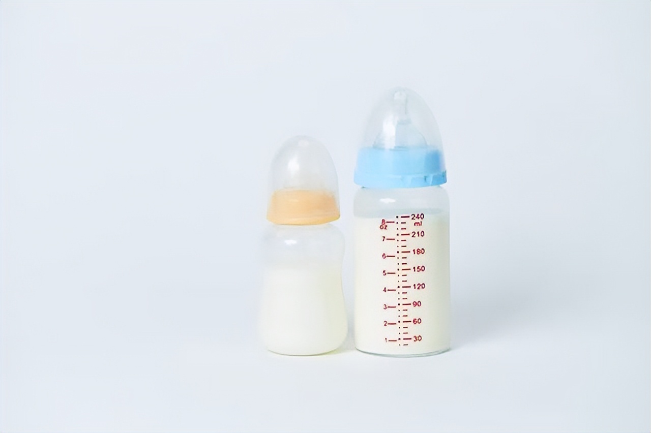 经常乳汁淤积怎么回事,经常溢奶的宝宝怎么选奶粉