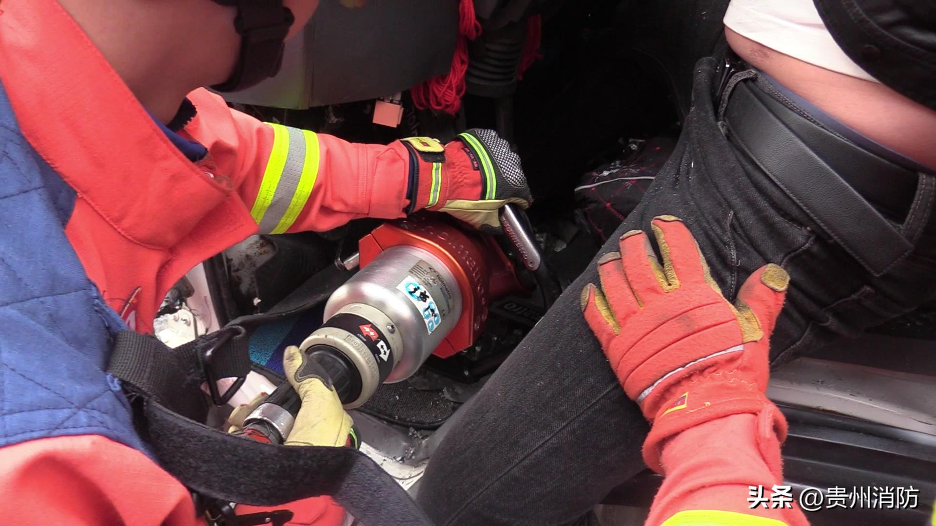 g25长深高速因大雾发生两货车追尾,高速两辆货车追尾乘客死亡