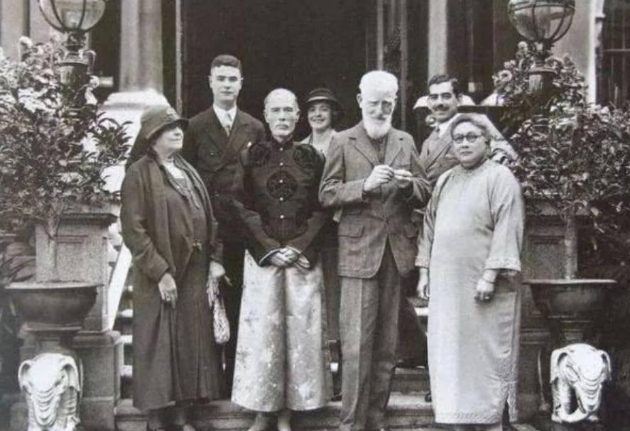 嫁给首富一直无子,麦秀英劝说表妹当妾,表妹连生10子成平妻