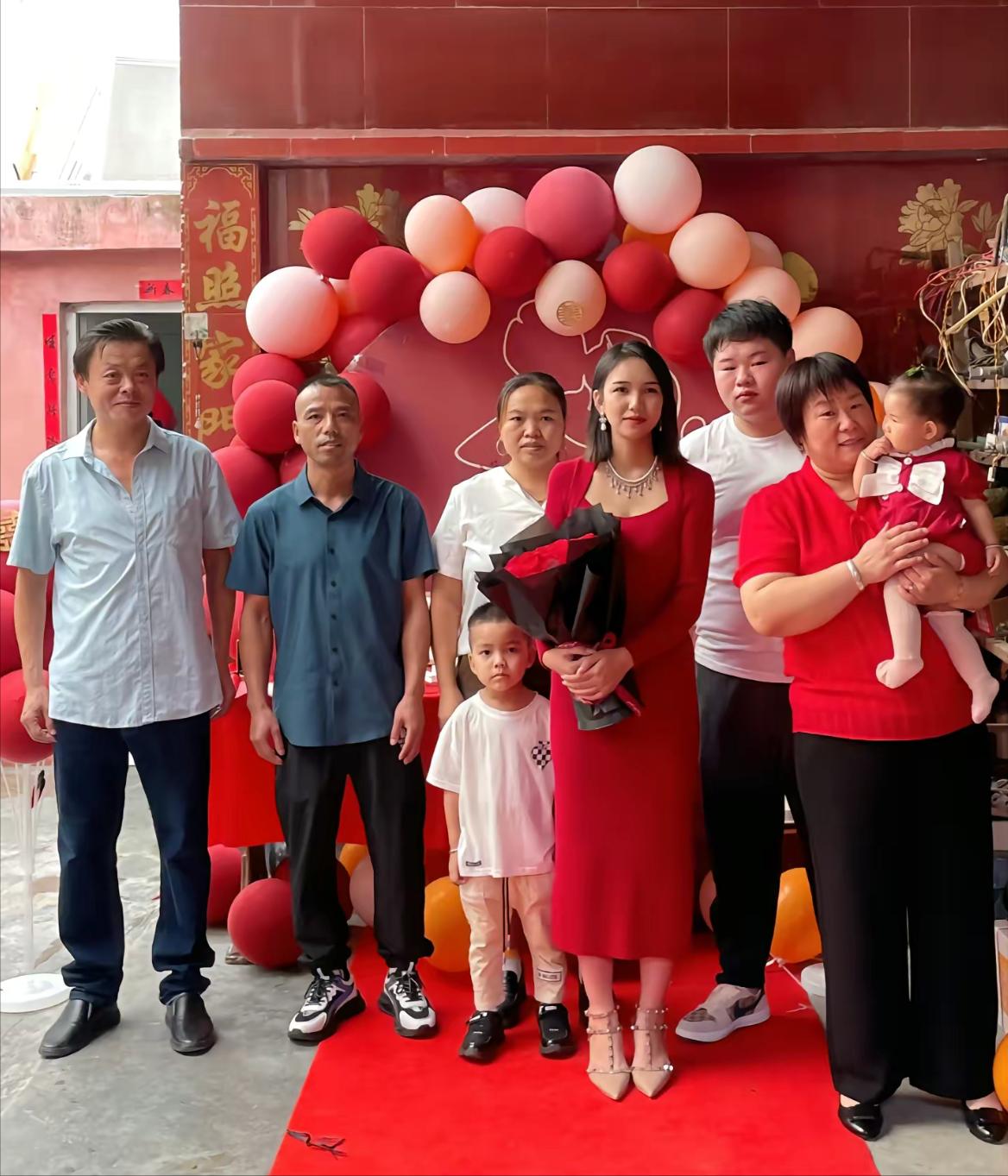 女子晒出订婚视频女主,拍结婚照当天才知道未婚妻真面目