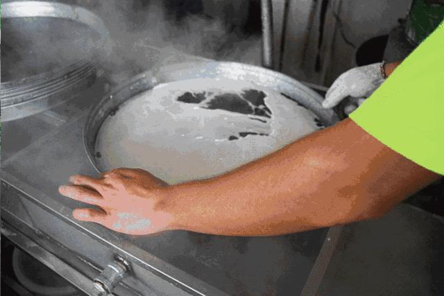 “搞什么，这大排档开到9点，老板就叫我走？”