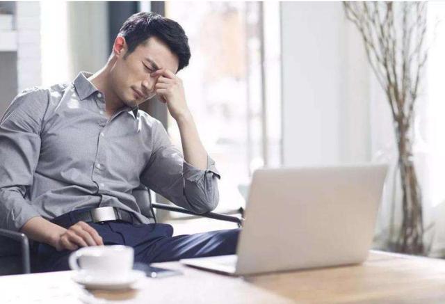 年轻人白头发缺少哪种营养,白头发越来越多是缺少什么营养吗