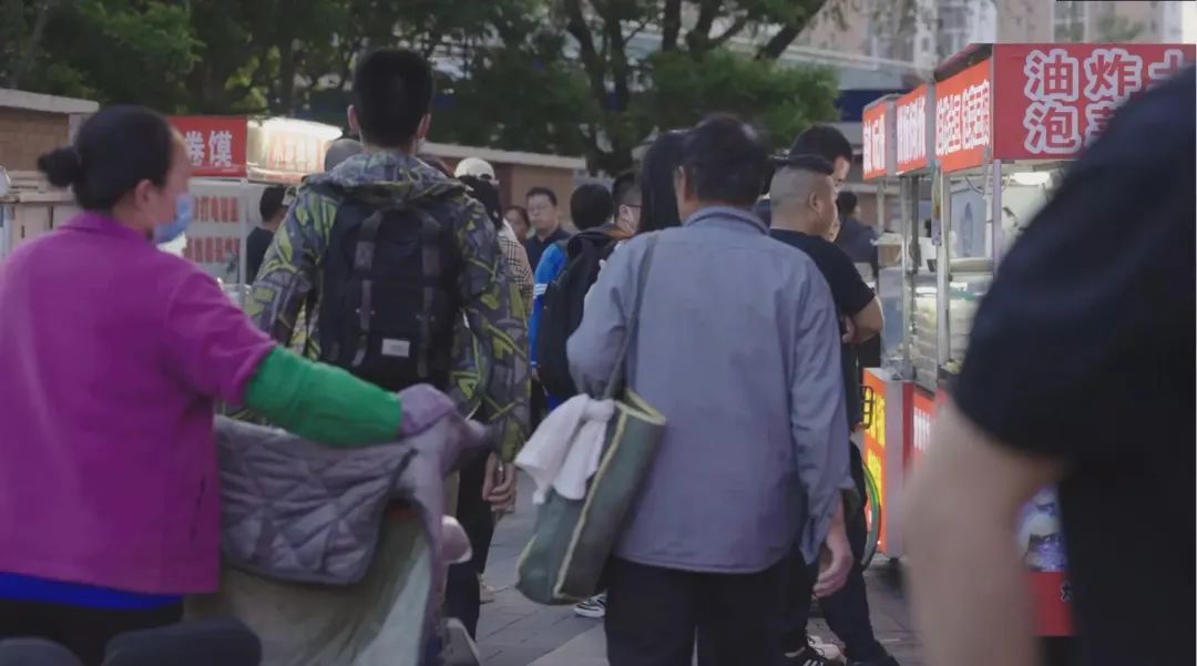 摆摊卖淀粉肠真的能赚钱吗,摆摊卖淀粉肠批发多少钱