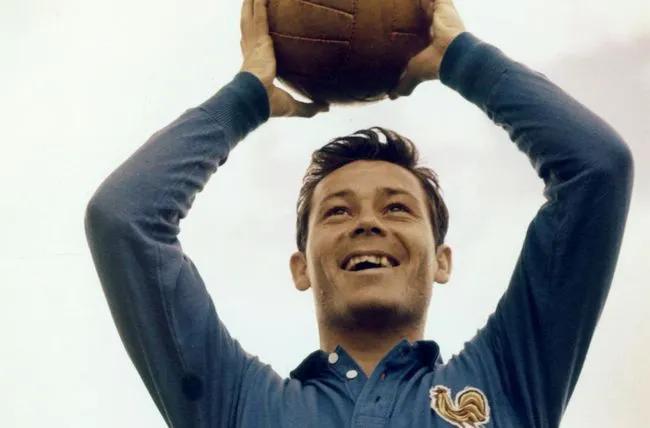 法国队世界杯冠军姆巴佩成绩,2024年欧洲杯足球法国姆巴佩