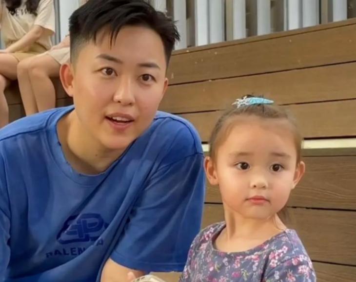 吉林女孩重金50万国外购买精子，生下混血宝宝，网友质疑：真恶心