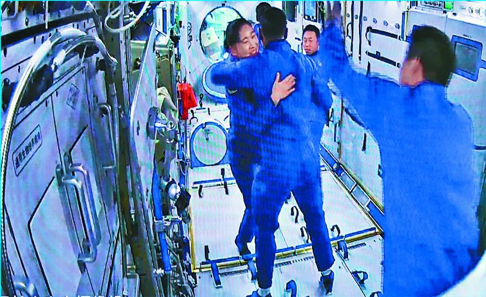 每天英语学习-中英新闻-20221201