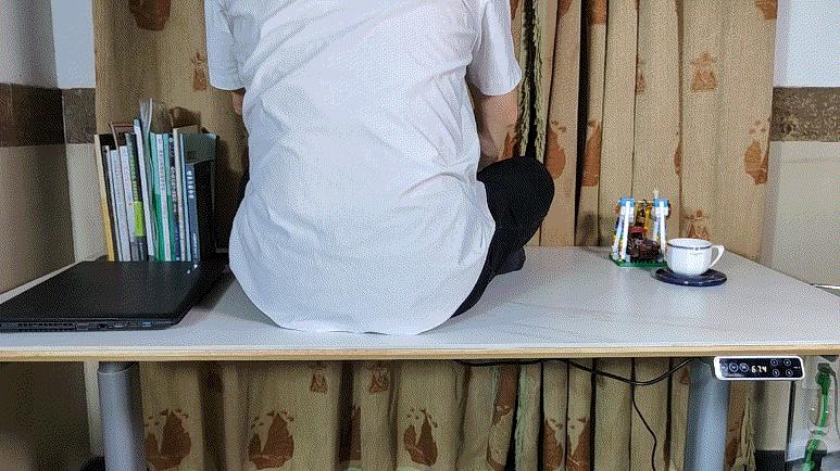 书桌配岩板，不怕污渍，不怕刀刻，我的乐歌E6岩板升降桌晒单