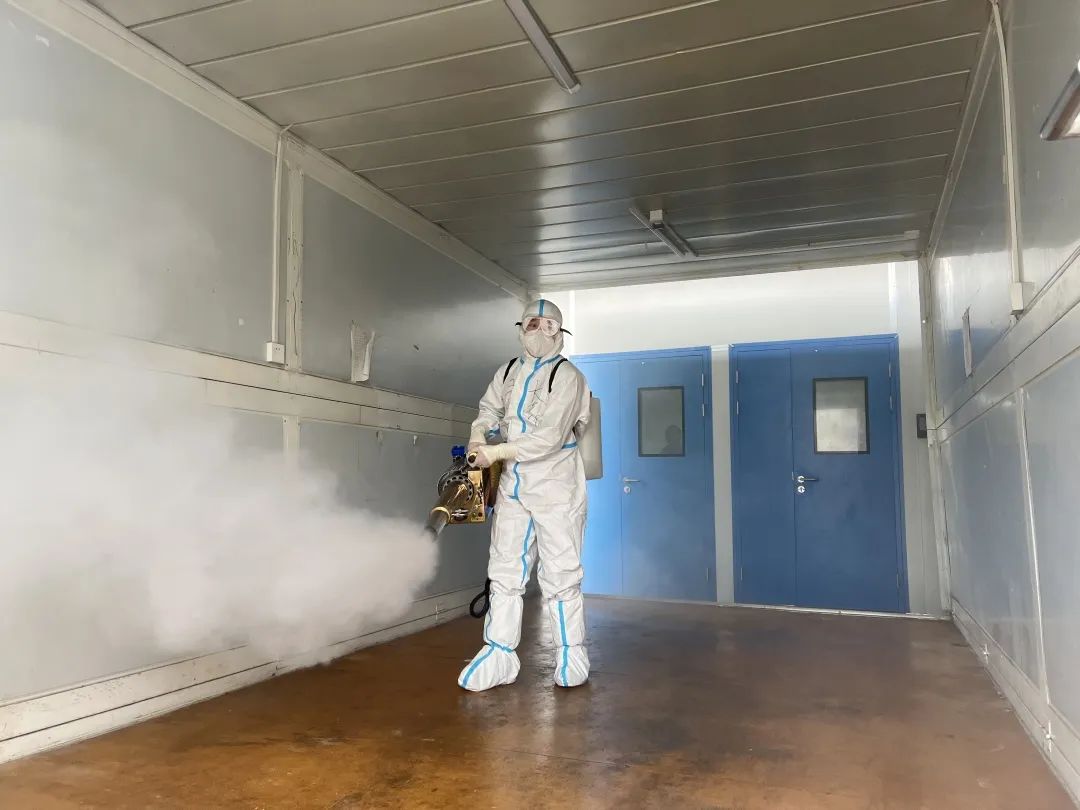 21岁大学生脱发严重,在校隔离的大学生