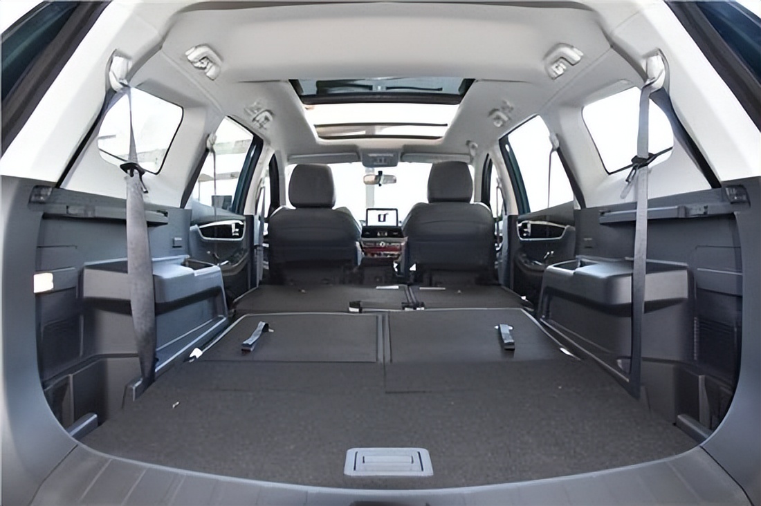 风行t5盛世版1.8t七座手动,风行t5盛世版后排放倒空间多少