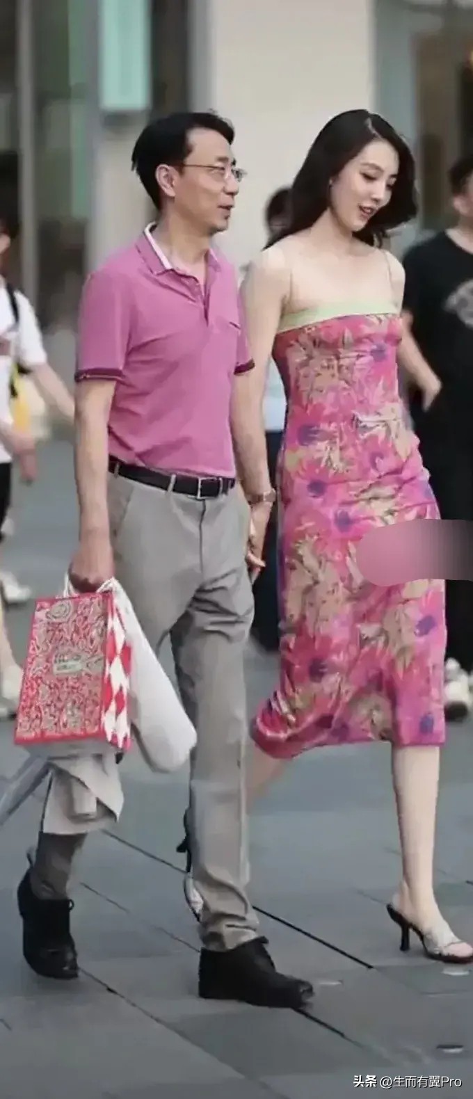 国企*官高**“牵手门”背后的“诡异”