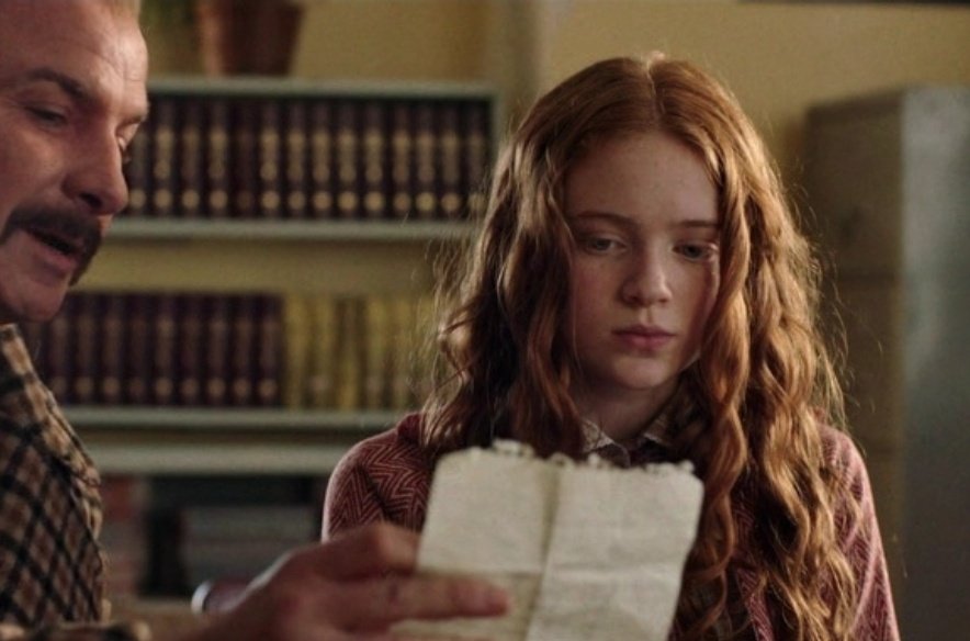 怪奇物语滑滑板的女孩叫什么,怪奇物语麦克斯滑板