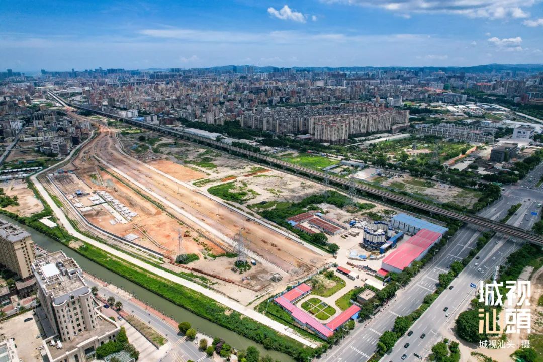 到了明年，就彻底不用忍受汕头站那几台制不冷的空调了？