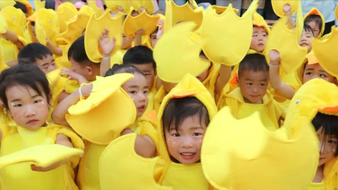 幼儿园庆六一活动报道,花开新时代童心向未来朗诵视频