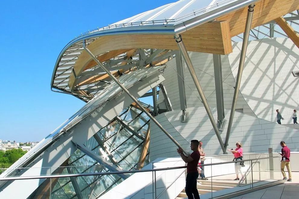 解构主义弗兰克盖里,美国建筑师弗兰克盖里的建筑风格