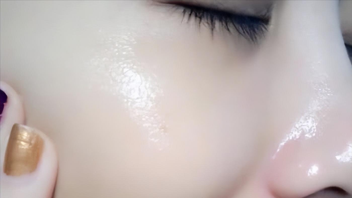 小孩子手脚脱皮缺什么维生素,孩子手脚脱皮是缺维生素吗