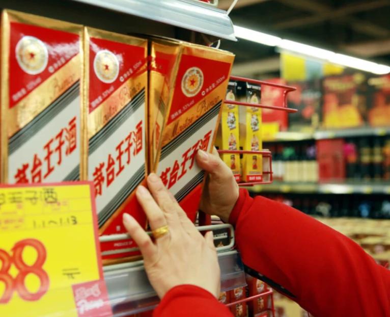 实体店买的酒怎么比网上贵好多,同一款酒不同商超价格不一样