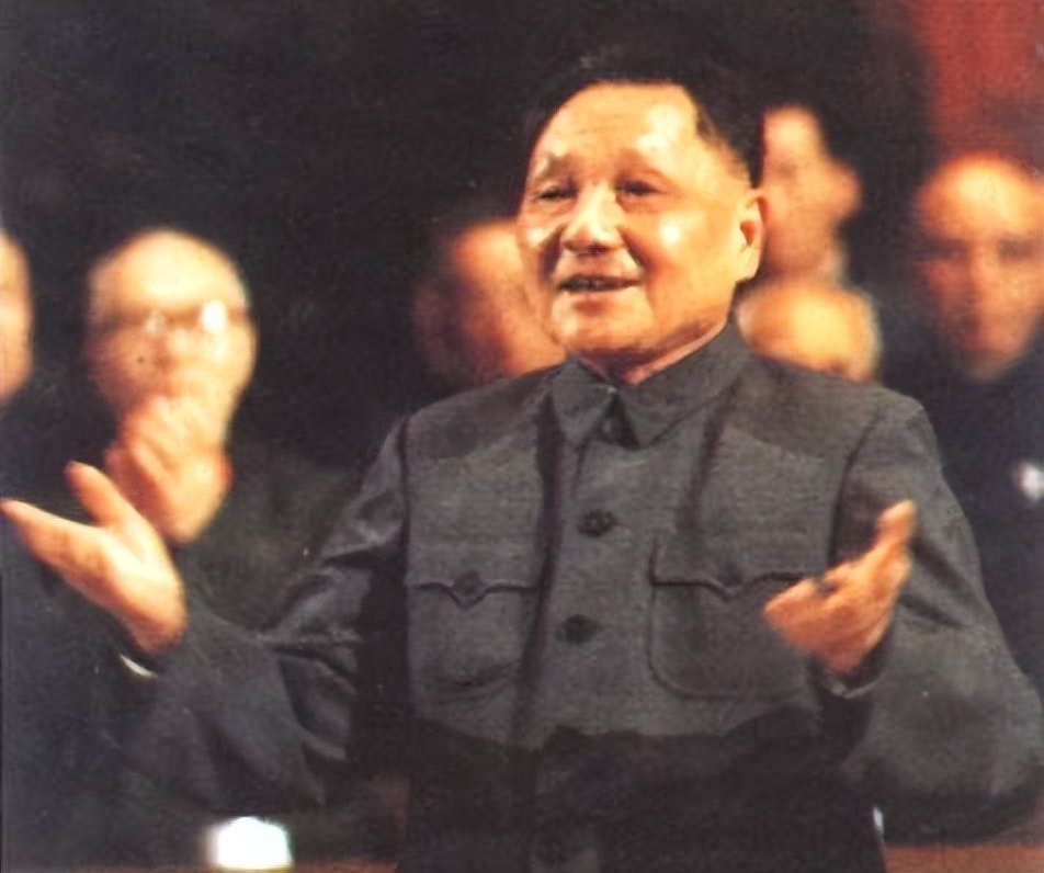 1987年：*小平邓**邀请马拉多纳来中国，马拉多纳：没有三亿我不去