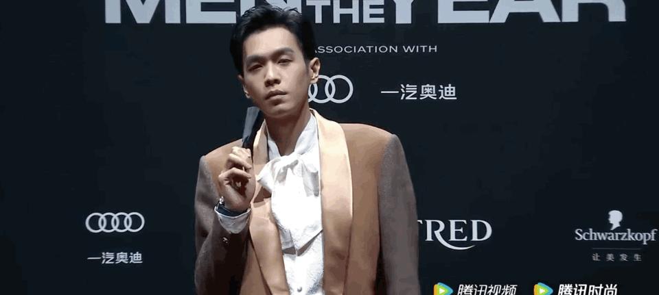 张嘉倪黑裙和网红同框,张嘉倪风波后首晒美照