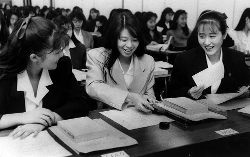 日韩性别战争有多魔幻,日韩性别战争三十年