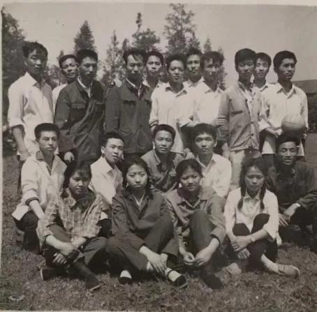 87届高中老同学照片的回忆,70后的大学生回忆