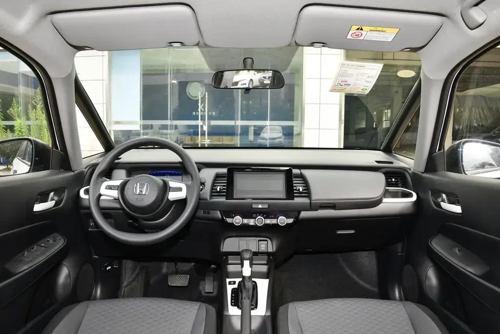 本田飞度优缺点测评,7万块的本田飞度最低配值得买吗