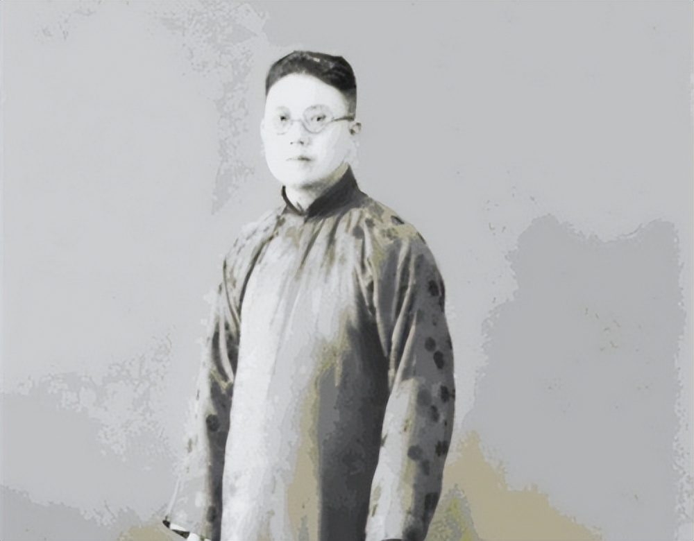 起义将领嫌解放军文化低不肯配合，毛主席问：你们是国民*党**员吧？