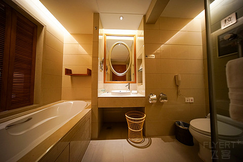 飞雪迎春山花烂漫,飞雪迎春绽玉蕊