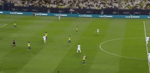 c罗连场破门曼联逆转取胜,c罗连进三球翻盘巴塞罗那