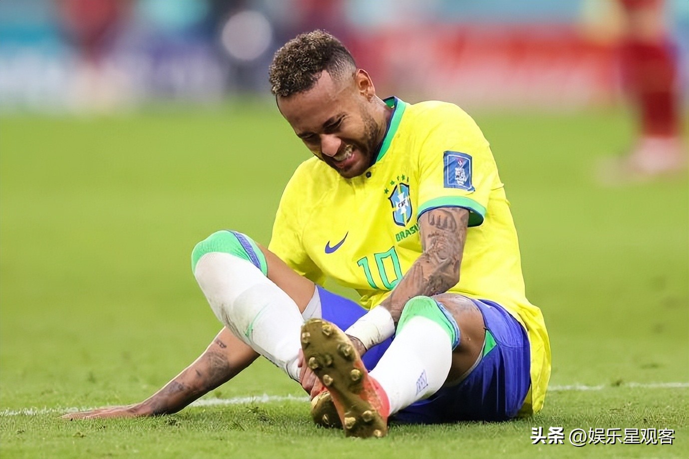 足坛各个最高荣誉,现役足坛收入最高的前十名球员