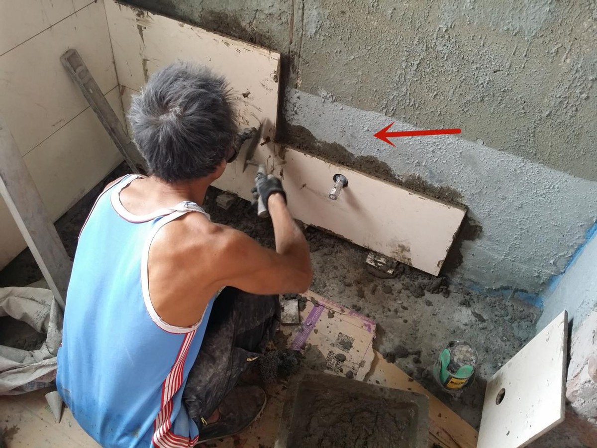 瓷砖胶和水泥砂浆贴瓷砖哪种好,贴瓷砖用瓷砖胶贴还是用水泥贴好