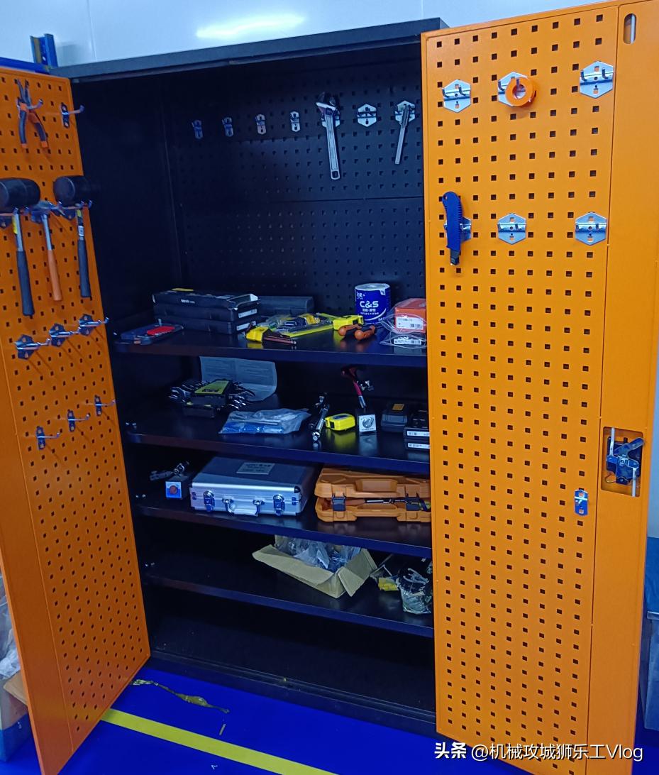 牌照螺丝断了半截在孔里怎么取出,螺丝断在孔内最简单的取出方法