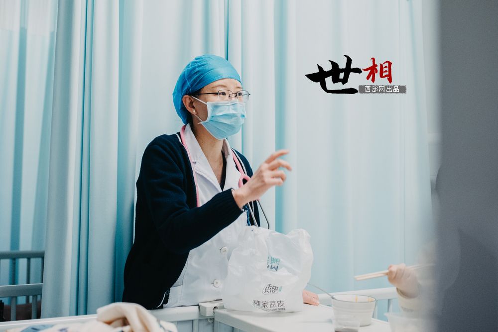 世相丨儿科医生邓亚楠:治愈患儿内心也被纯真填满