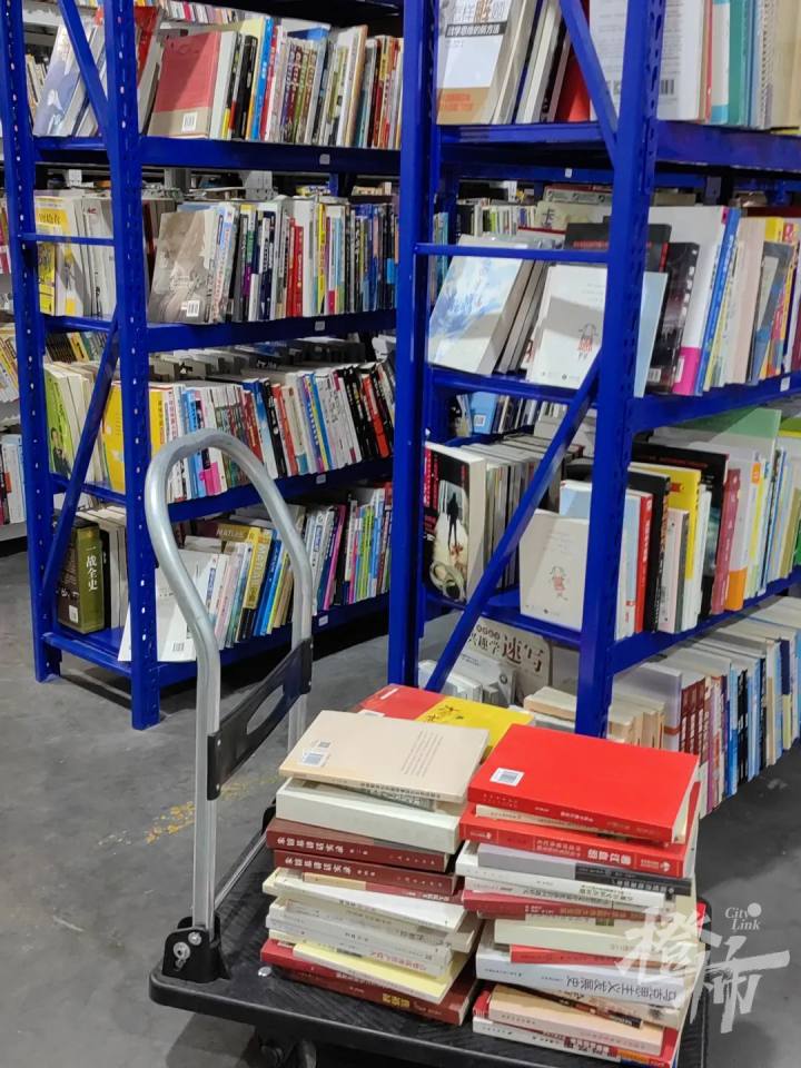 藏在杭州西溪湿地一家书店,杭州藏在仓库的二手书店