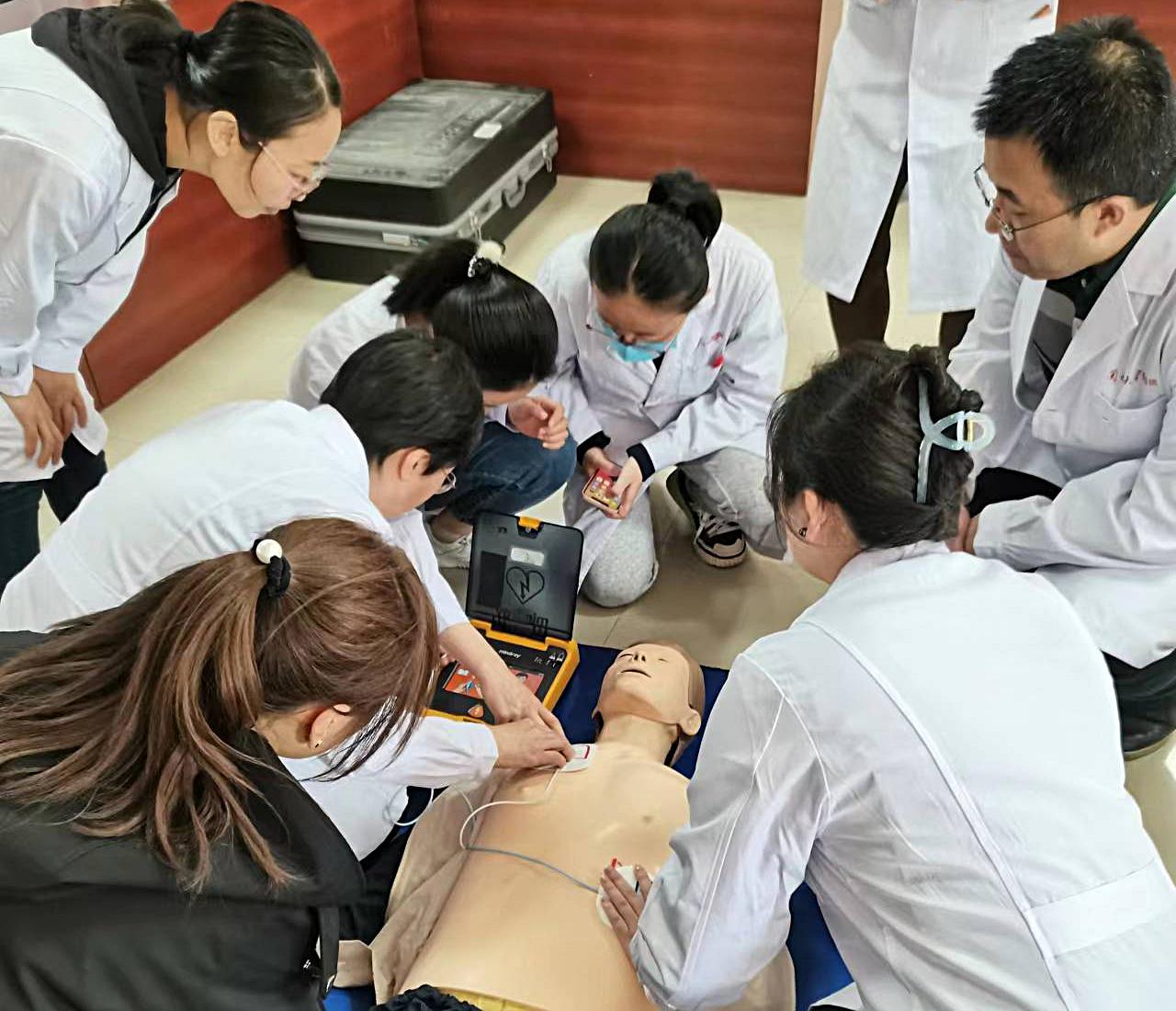 以仁爱守护学生成长，以责任服务师生健康——记校医院帮扶队专家甄玲玲