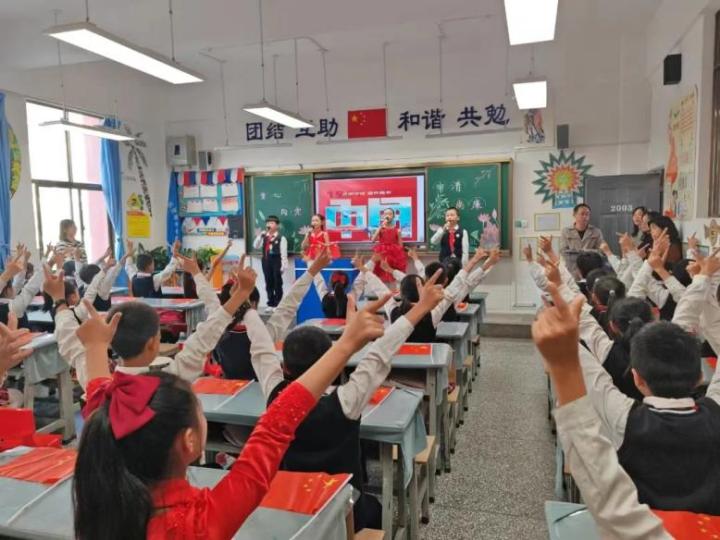 曲靖市基础教育扩优提质,曲靖教育优先发展