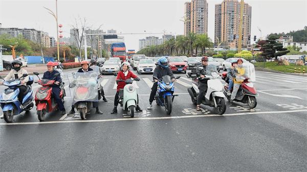 永州前置“摩托车待行区”提高路口通行率