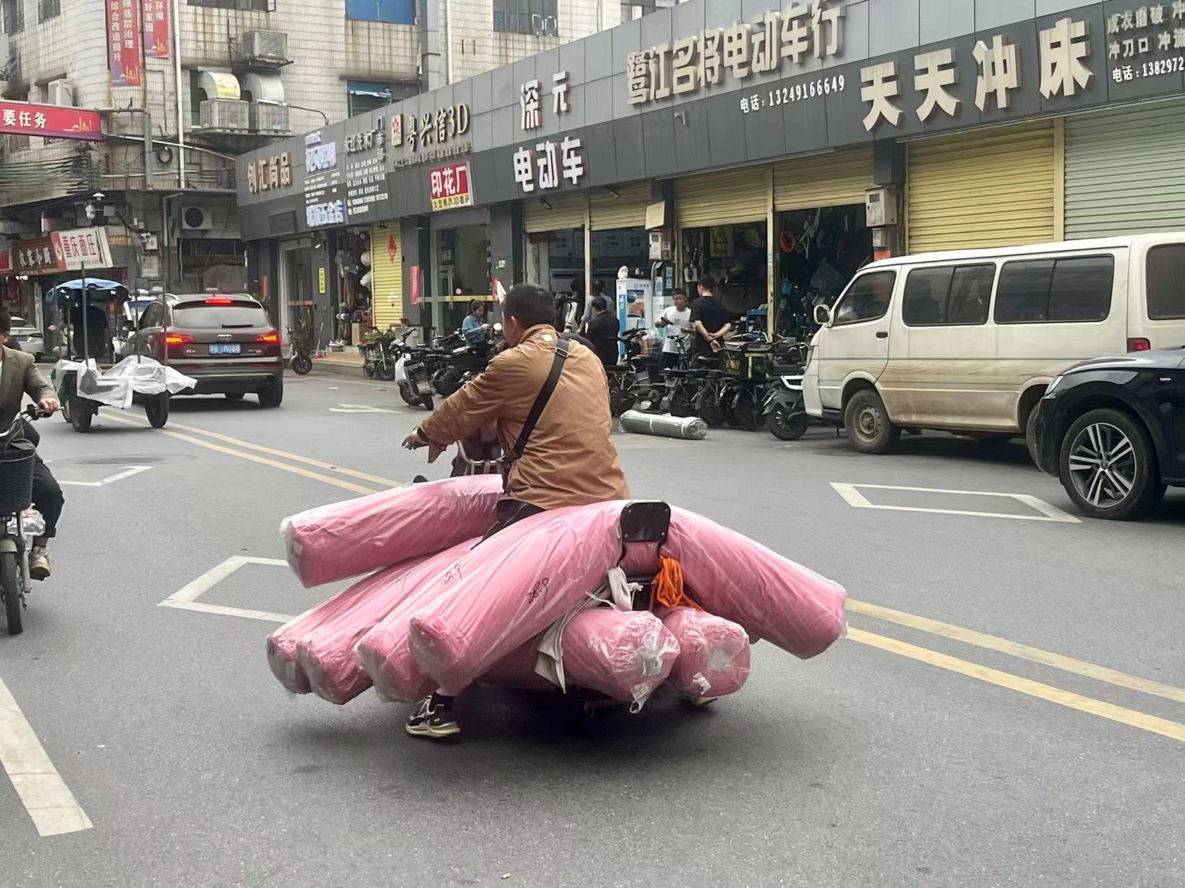 广州湖北村制衣厂赚钱,广州制衣村月薪上万招不到人