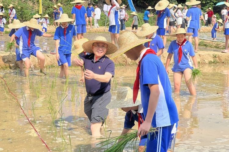 前海港湾学校12班,前海学校社会实践
