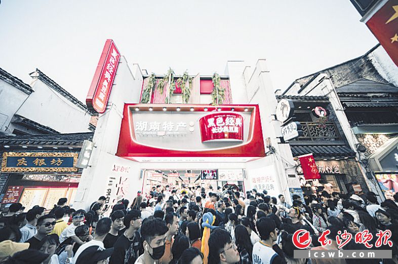 黑色经典联合创始人卢路成,黑色经典长沙臭豆腐漕河大道店