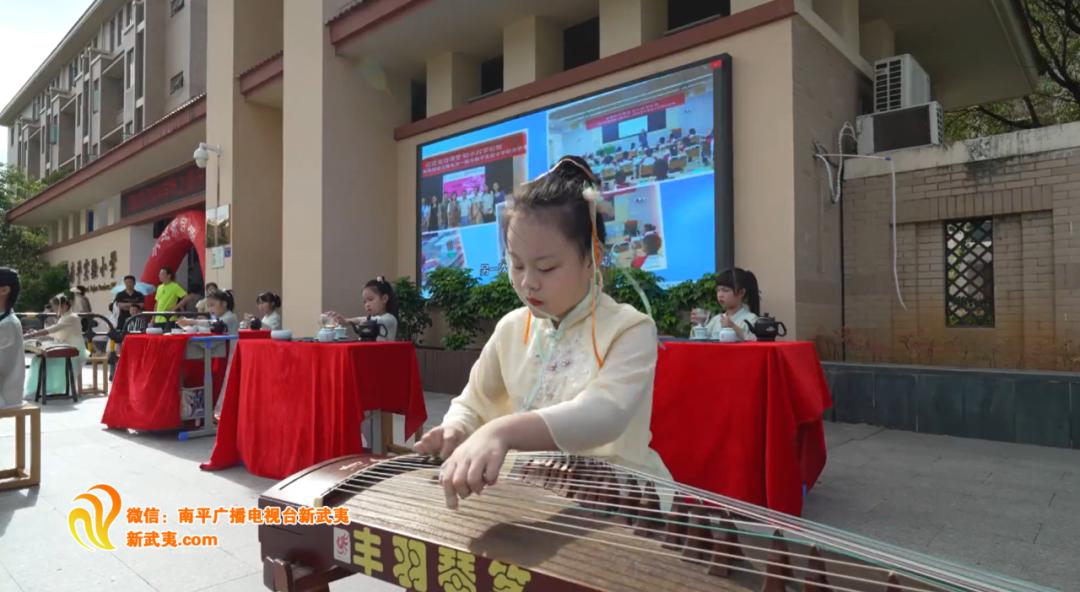 新学期新气象直击开学第一天,开学季新校园新活力