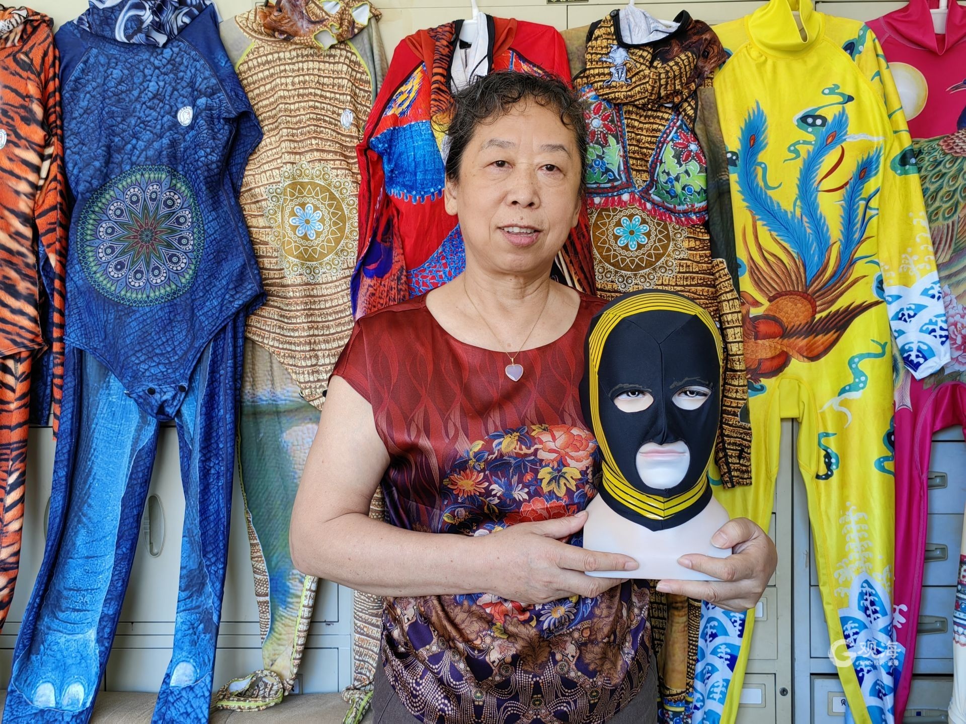 青岛大姨张海宇黄晓明爆笑小品,脸基尼青岛大姨