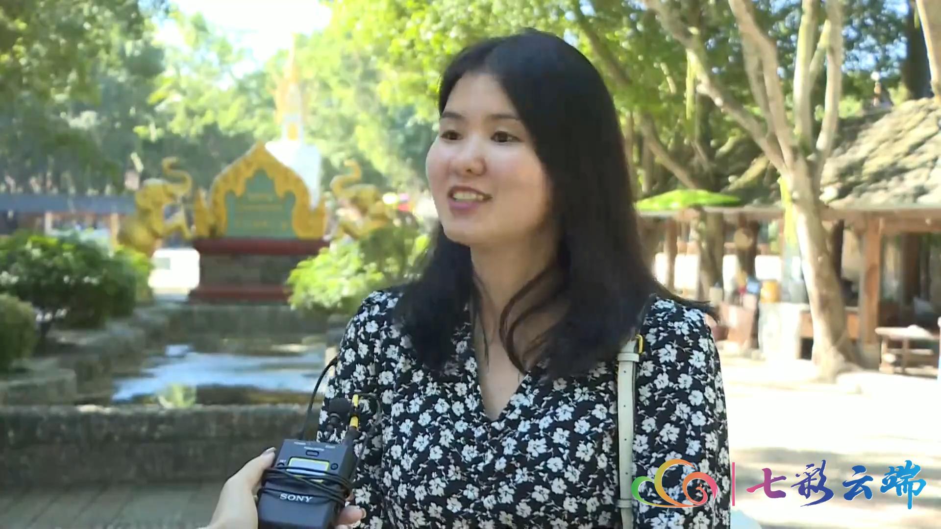 晚上的西双版纳傣族园,坐着火车游云南西双版纳