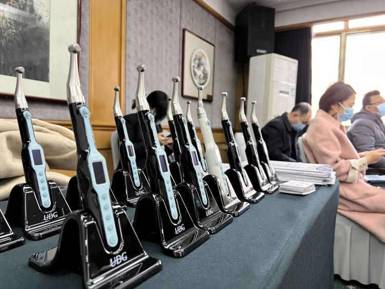 精准定位“洞”察细节淄博口腔健康协会举办尖端口腔显微治疗培训