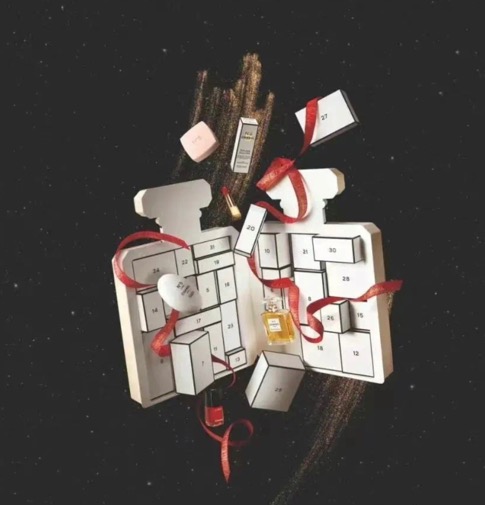 香奈儿5000元的圣诞日历被网友吐槽为“诈骗盲盒”，大牌圈钱的套路失灵了么？