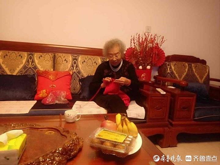 91岁“围巾奶奶”彭宜芬，连续五年将“温暖”送给山村孩子