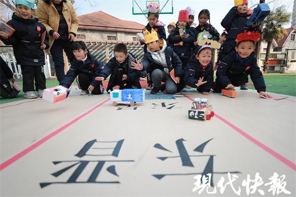 央视主播点评的南京小学期末考火了！其实南京学校的花样还有很多