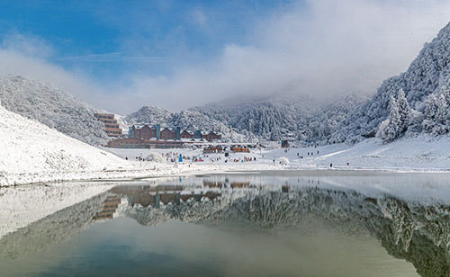 冰雪经济“热”起来,冰雪经济升温人民日报
